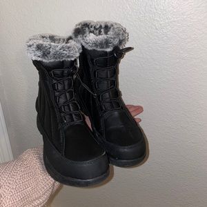 Snow boots